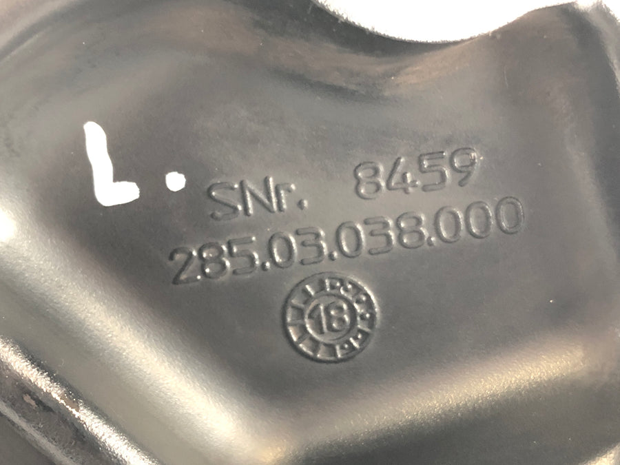 Husqvarna Vitpilen 401 [2021] - Placa del reposapiés a la izquierda con el pastor del conductor