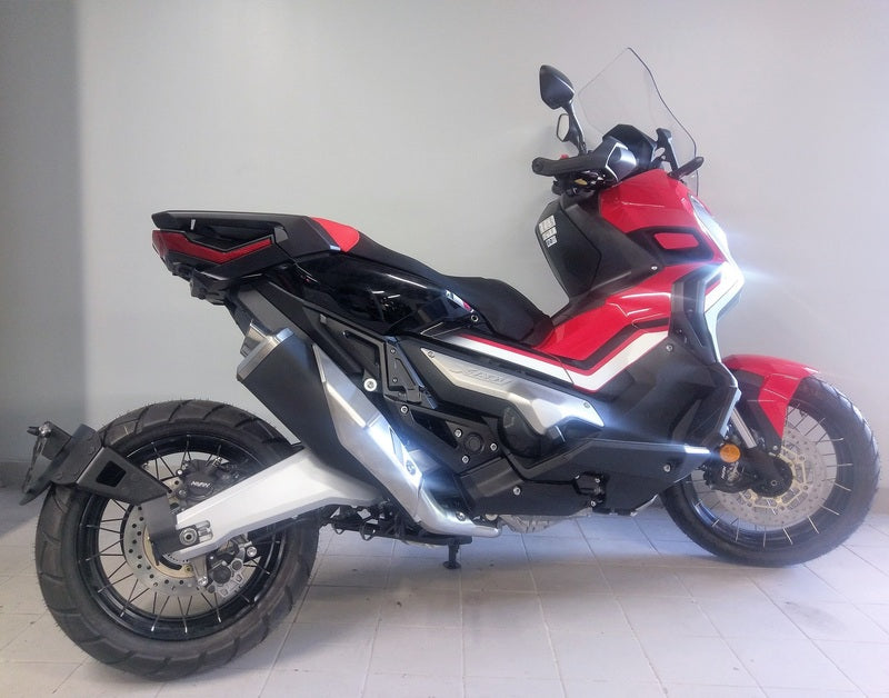 Honda X-Adv [DISEÑO DE ACCESO] - soporte de matrícula a la altura de la rueda Honda X-ADV negro