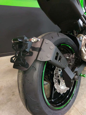 Kawasaki Z 900 [DISEÑO DE ACCESO] - soporte de matrícula a la altura de la rueda negro Kawasaki Z900