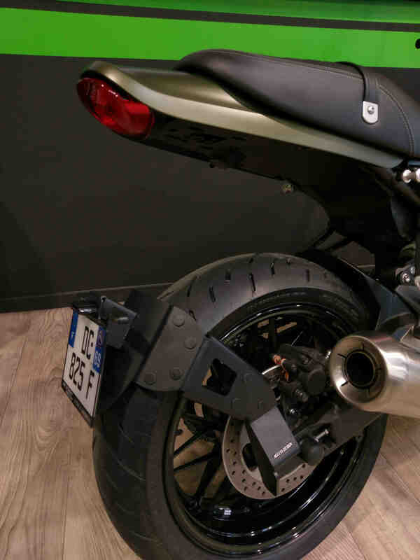 Kawasaki Z 900 Rs Se [DISEÑO DE ACCESO] - soporte de matrícula a la altura de la rueda negro Kawasaki Z900RS