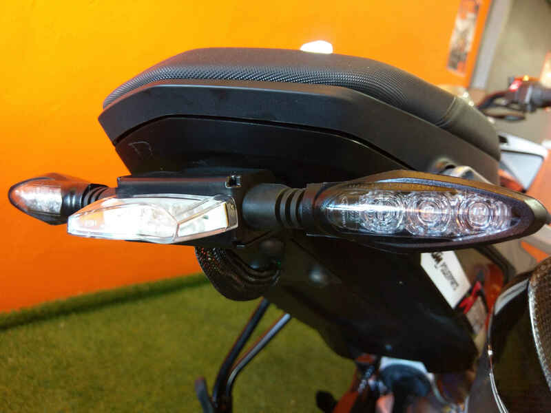 Ktm Duke 790 [DISEÑO DE ACCESO] - Portamatrícula a la altura de la rueda negro KTM Duke 790/890