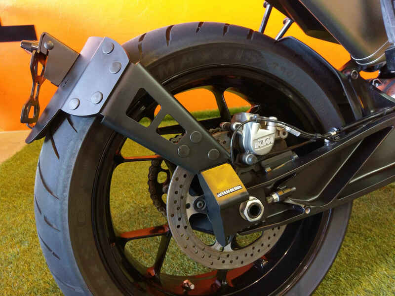 Ktm Duke 890 [DISEÑO DE ACCESO] - soporte de matrícula a la altura de la rueda negro KTM Duke 790/890