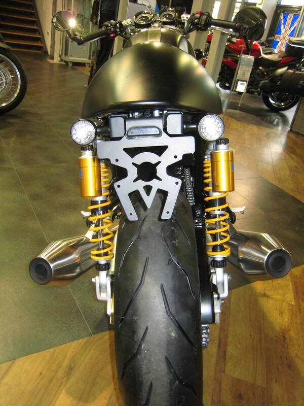 Triumph Thruxton 1200 [DISEÑO DE ACCESO] - soporte de matrícula paso de rueda negro Triumph Thruxton 1200