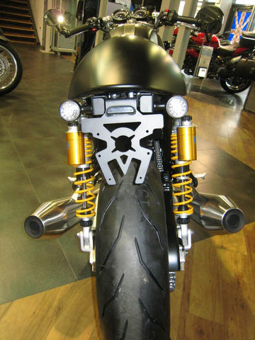 Triumph Thruxton 1200 [DISEÑO DE ACCESO] - soporte de matrícula paso de rueda negro Triumph Thruxton 1200