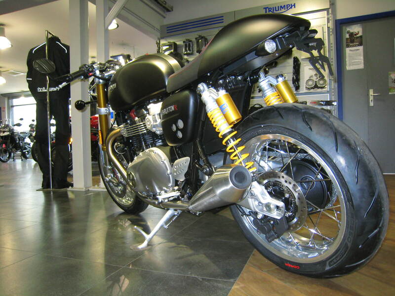 Triumph Thruxton 1200 [DISEÑO DE ACCESO] - soporte de matrícula paso de rueda negro Triumph Thruxton 1200
