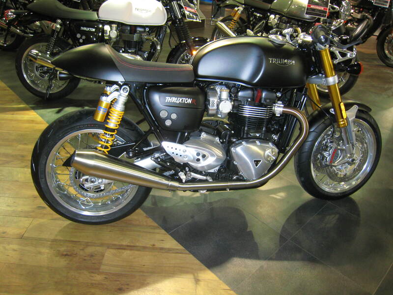 Triumph Thruxton 1200 [DISEÑO DE ACCESO] - soporte de matrícula paso de rueda negro Triumph Thruxton 1200