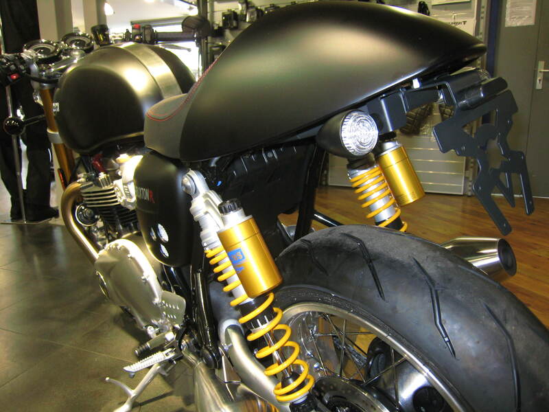 Triumph Thruxton 1200 [DISEÑO DE ACCESO] - soporte de matrícula paso de rueda negro Triumph Thruxton 1200