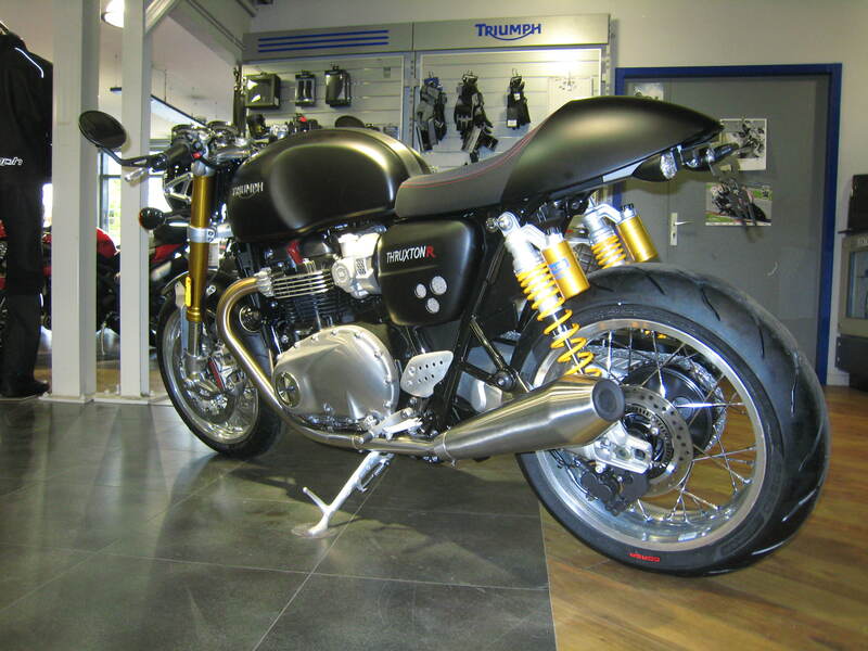 Triumph Thruxton 1200 [DISEÑO DE ACCESO] - soporte de matrícula paso de rueda negro Triumph Thruxton 1200