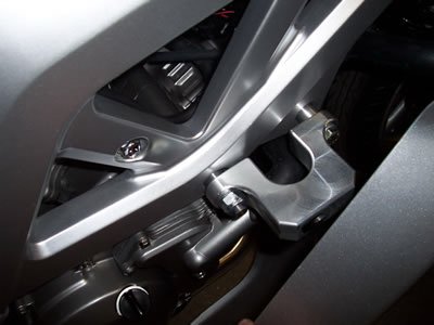 Suzuki SV 650 S ABS [2007-2012] - Aero Crash Protectors (cojinete de basculante) Negro Suzuki SV650 Full Faired