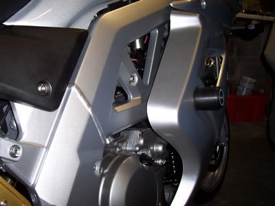 Suzuki SV 650 S ABS [2007-2012] - Aero Crash Protectors (cojinete de basculante) Negro Suzuki SV650 Full Faired