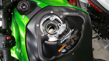 Kawasaki Z H2 [A-SIDER] - Black Edition Asa depósito 4 tornillos negro Kawasaki
