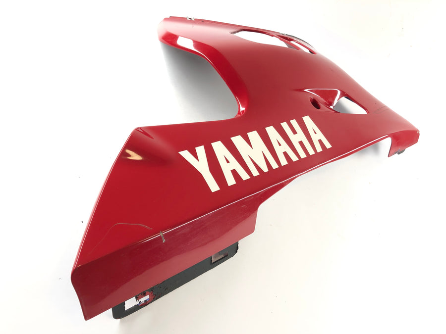 Yamaha YZF R6 RJ03 [2000] - Parte lateral debajo del revestimiento del lado derecho en la parte inferior derecha