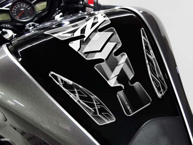 YAMAHA YZF 1000 R THUNDERACE [2002] – Protector de depósito tipo ala – plateado