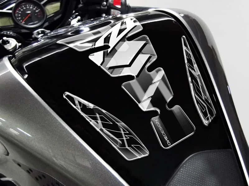 YAMAHA YZF 1000 R THUNDERACE [2002] – Protector de depósito tipo ala – plateado