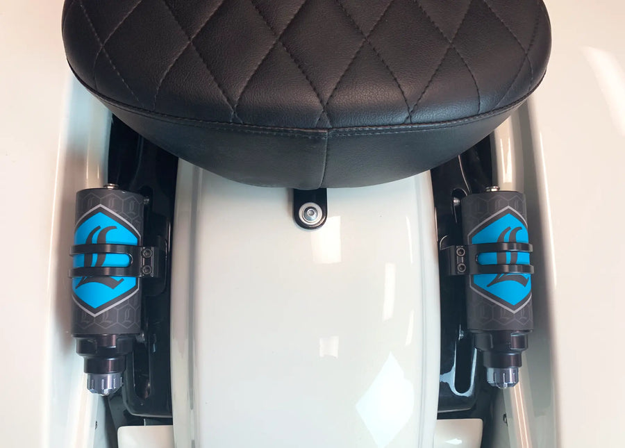 Harley-Davidson FLTRXL 1923 Road Glide Limited 117 [2026] - REVO ARC Remote Reservoir Außenbefestigung – Bild 3
