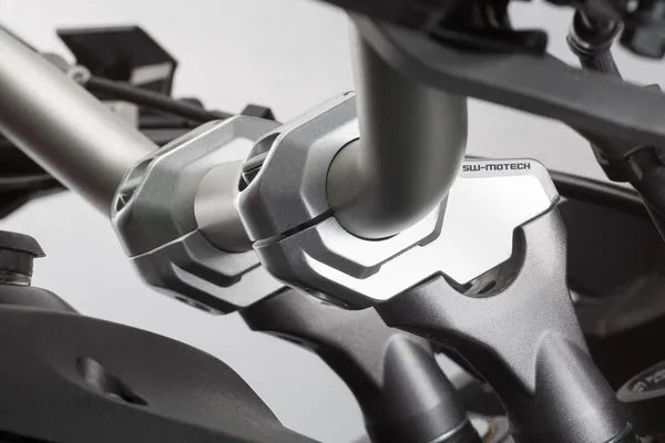 KTM 990 Adventure [2012-2013] - reubicación del manillar Ø 28 mm, 30 mm de alto y 22 mm hacia atrás, versión LEH.00.039.23100/S - foto 2