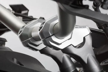 KTM 1290 Super Duke GT [2022-2024] - reubicación del manillar Ø 28 mm, 30 mm de alto y 22 mm hacia atrás, versión LEH.00.039.23100/S - foto 2