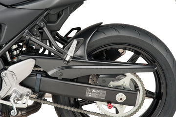 TRIUMPH BONNEVILLE T 120 NEGRO [2025] - Tapa rueda trasera | Aspecto carbono | PUIG 5019C