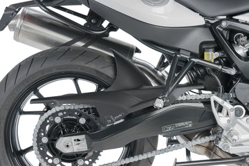 TRIUMPH BONNEVILLE T 120 NEGRO [2025] - Tapa rueda trasera | Aspecto carbono | PUIG 5882C