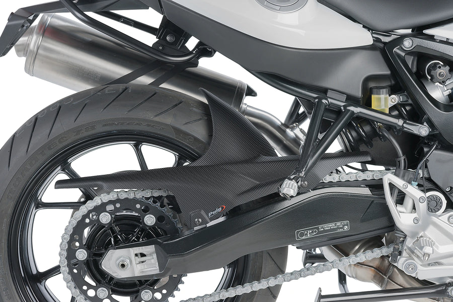 TRIUMPH BONNEVILLE T 120 NEGRO [2025] - Tapa rueda trasera | Aspecto carbono | PUIG 5882C