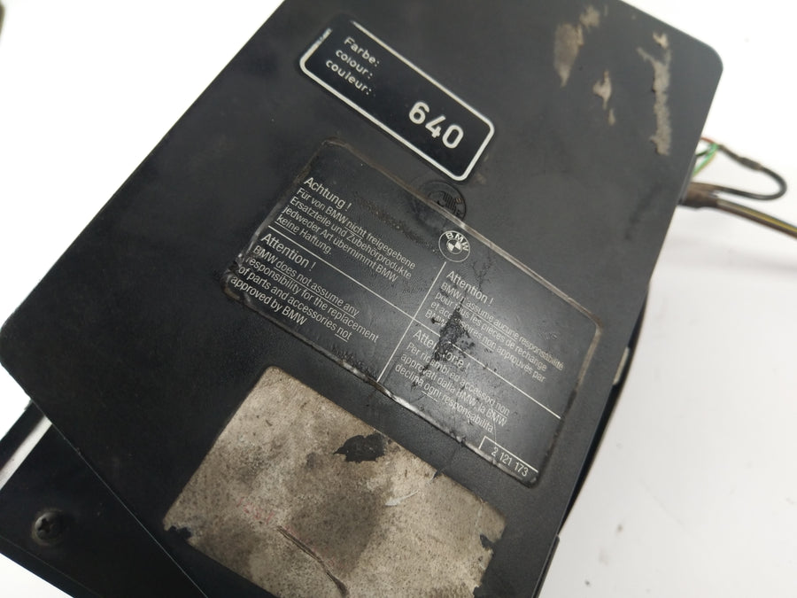 BMW R 1100 GS 259 ​​[1994] - Bloqueo de la aleta de la caja de fusibles defectuosa