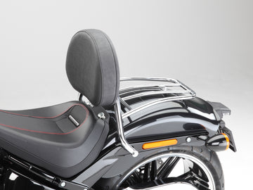 Harley Davidson Softail Fat Boy (Milwaukee -Eight 107/114) [2018] - Barra del conductor con una gran almohada redondeada y un estante de equipaje
