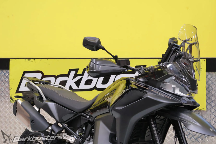 Ducati Multistrada V4 [BARKBUSTERS] – Kit de hardware - Vista lateral de montaje en dos puntos