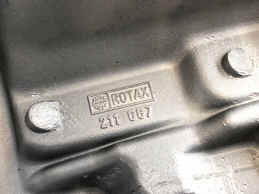 Aprilia Mille RSV 1000 ME [1999] - Tapa de válvula del cilindro trasero
