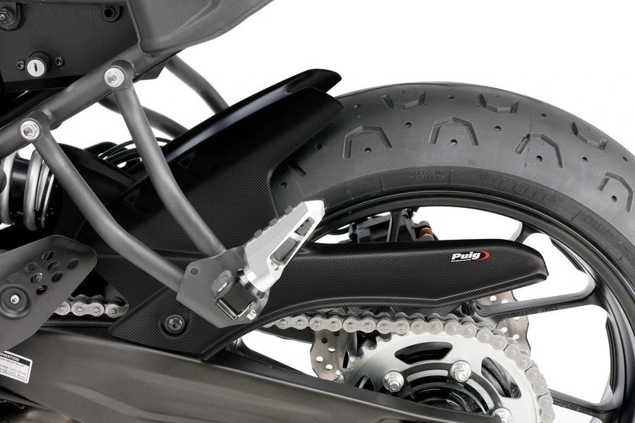 TRIUMPH BONNEVILLE T 120 NEGRO [2025] - Tapa rueda trasera | Aspecto carbono | PUIG 7048C