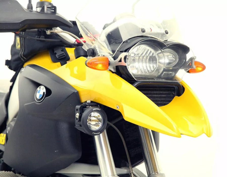 BMW R 1200 GS [DENALI] – Vista detallada del soporte de la luz de posición
