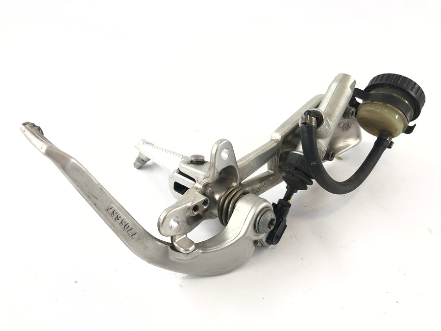 BMW K 1300 R [2010] - Refutero del conductor del pie derecha con bomba de freno y pedal de freno