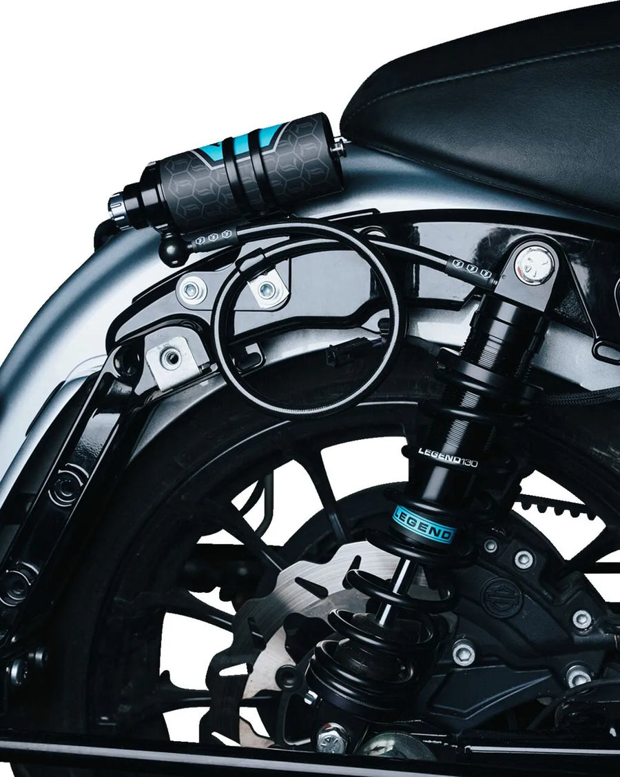 Harley-Davidson FLTRXSE 1977 Road Glide CVO 121 [2025] - REVO ARC Remote Reservoir Außenbefestigung – Bild 6