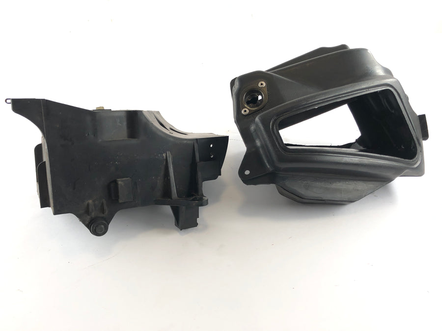 Yamaha XVS 650 Drag Star 4VR [1997] - Staufach con contenedor de batería