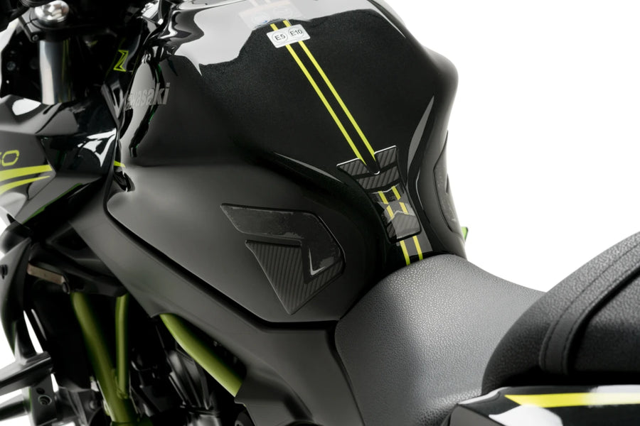 KAWASAKI Z 650 [2025] – Protección específica del depósito – Aspecto carbono