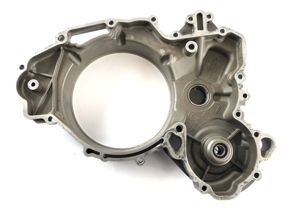 KTM 990 Superduke LC8 EFI [2008] - Tapa del motor en la carcasa de acoplamiento correcto