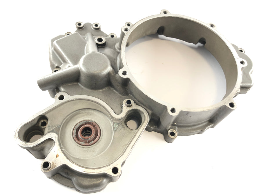 KTM 990 Superduke LC8 EFI [2008] - Tapa del motor en la carcasa de acoplamiento correcto