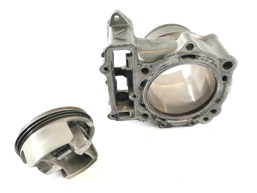Suzuki DL 1000 V -strom [2006] - Cilindro con pistones en el frente
