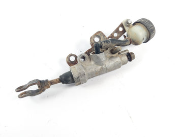 Honda CRF 450 [2002] - Freno trasero de la bomba de freno en la parte posterior