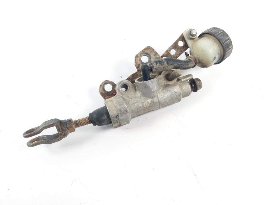 Honda CRF 450 [2002] - Freno trasero de la bomba de freno en la parte posterior
