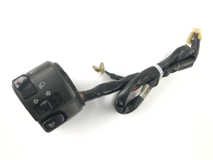 Yamaha YZF R1 RN09 [2002] - Montaje interruptor izquierdo interruptor manillar