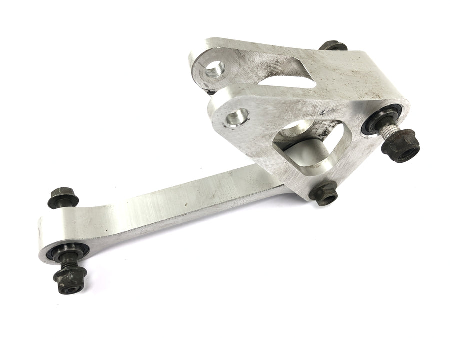 Yamaha YZF R1 RN09 [2002] - Palanca del amortiguador de la suspensión trasera del puntal de resorte de desviación