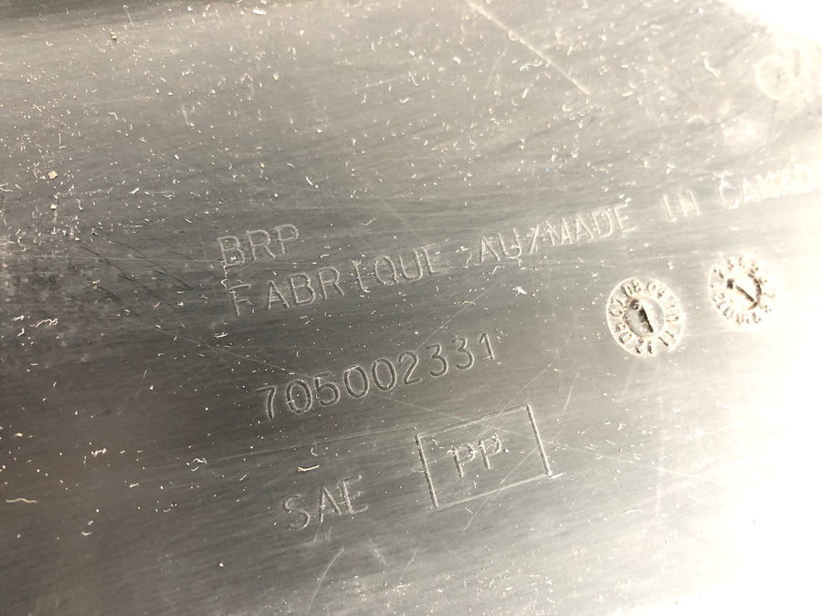 Can en el Spyder SM5 [2009] - Cubierta de refrigerador de revestimiento a la izquierda