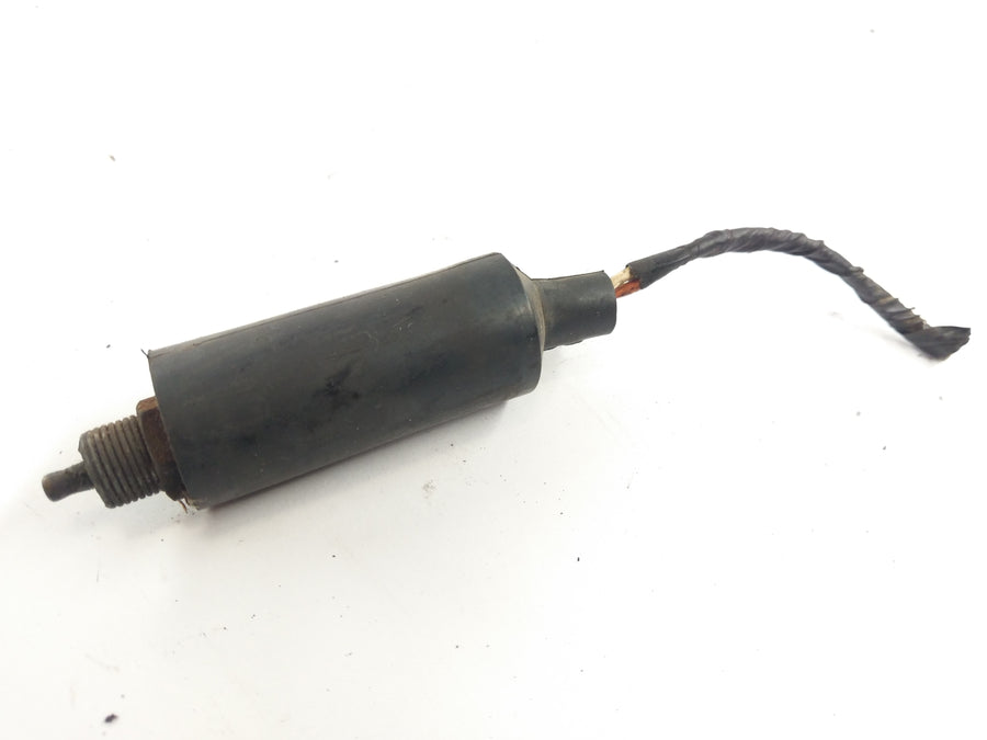 Suzuki GT 250 x7 [1979] - Interruptor de luz de freno en la parte posterior