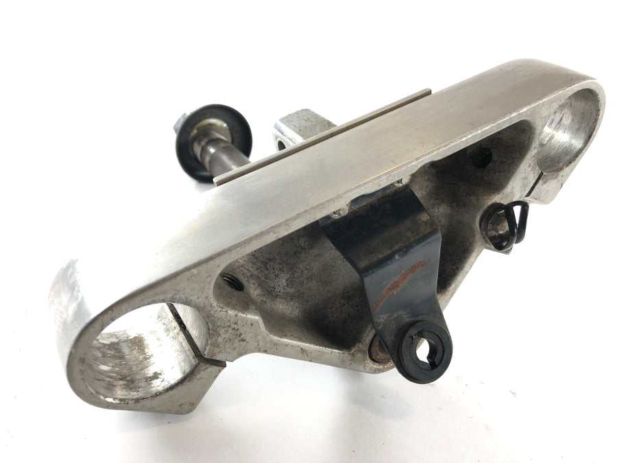 Suzuki LS 650 NP41B [1990] - Puente de la bifurcación debajo