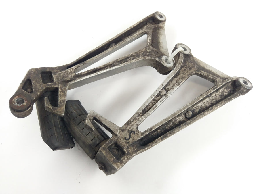 Honda CBR 125 JC34 [2006] - reposapiés pediátricos con un soporte