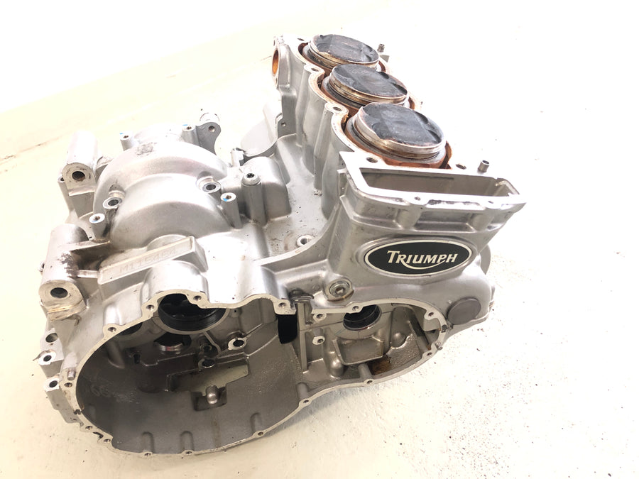 Triumph Sprint 955i RS T695 [2001] - motor de fuselaje de bloque de motor con pistón