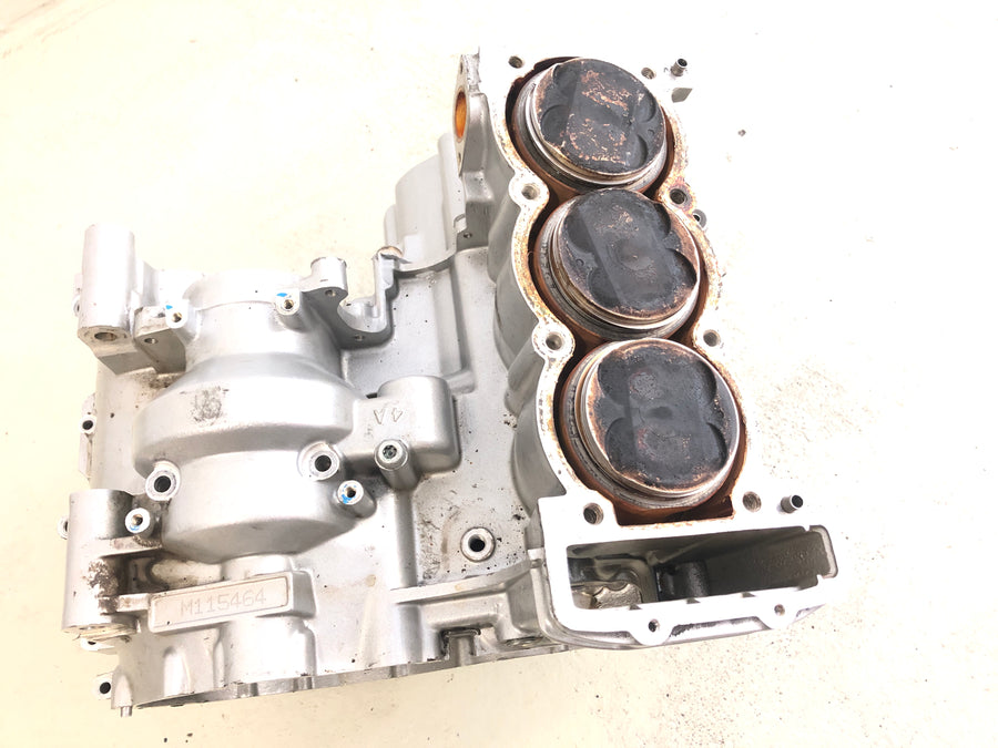 Triumph Sprint 955i RS T695 [2001] - motor de fuselaje de bloque de motor con pistón
