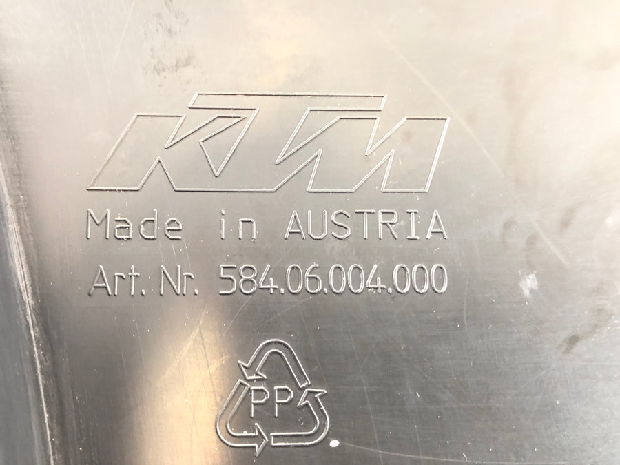KTM 640 LC4 Prestige [2003] - revestimiento de caja de filtro de aire a la derecha