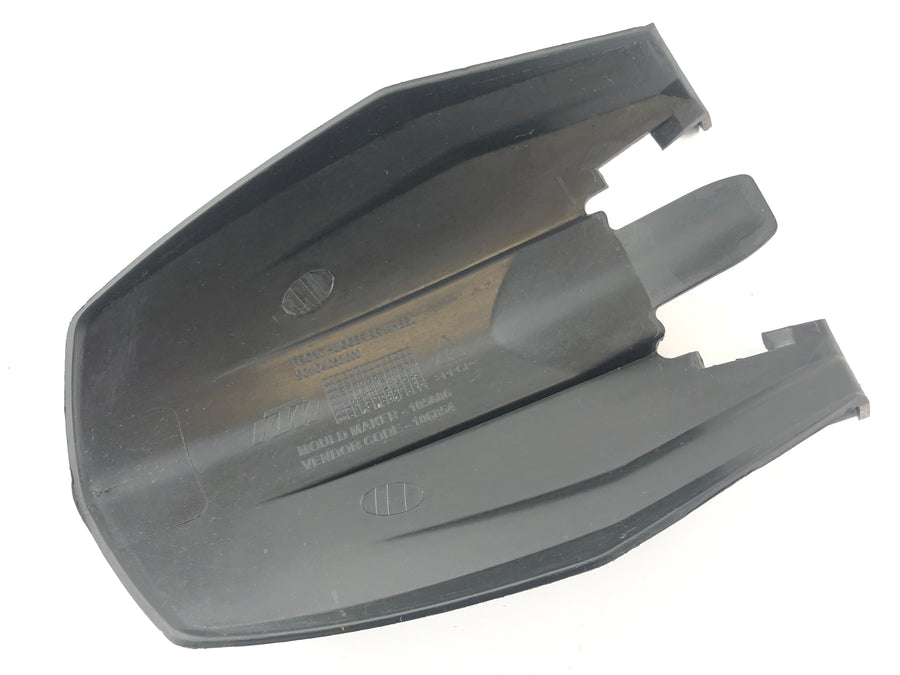 KTM Duke 125 [2011] - Protección contra salpicaduras de la cubierta trasera