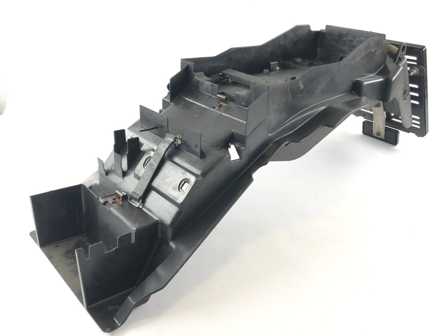 Yamaha XJR 1200 4PU [1995] - trasero debajo del arco de la rueda de revestimiento interior